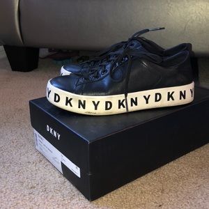 Dkny sneaker size 6.5